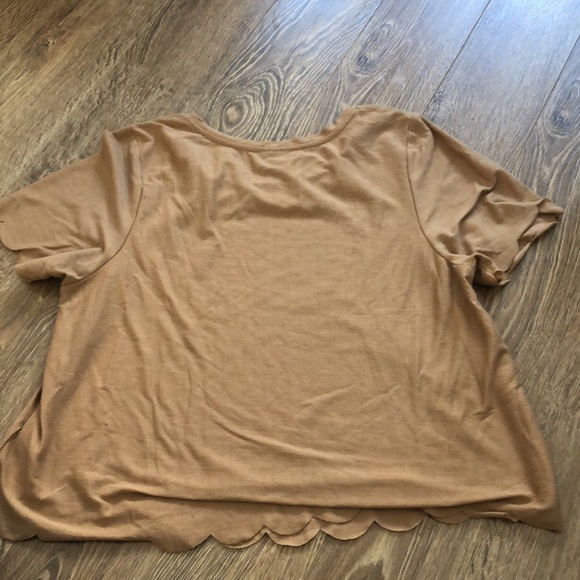 Tan scalloped TopShop soft top - Picture 3 of 3